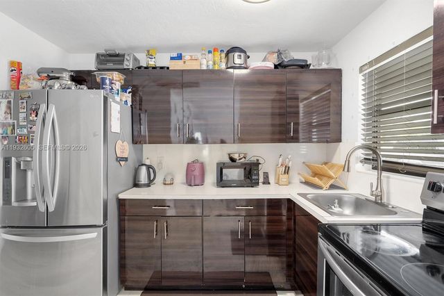 722 SW 8th St, Hallandale Beach, FL 33009