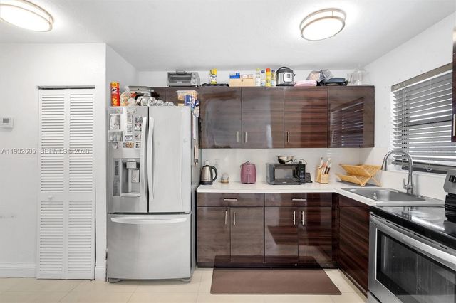 722 SW 8th St, Hallandale Beach, FL 33009