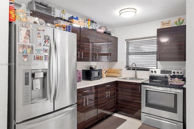 722 SW 8th St, Hallandale Beach, FL 33009