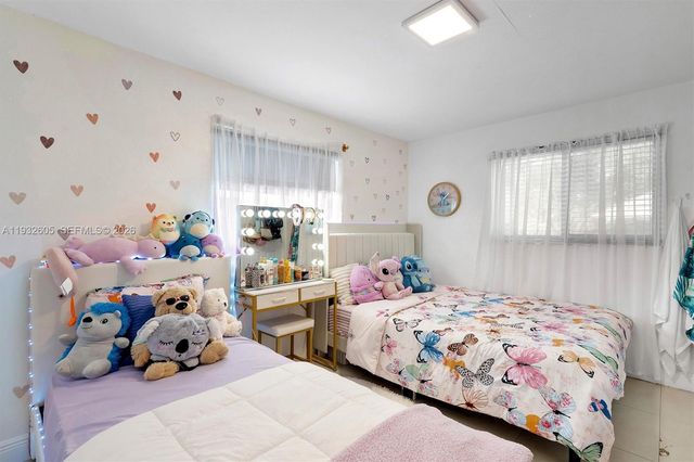 722 SW 8th St, Hallandale Beach, FL 33009