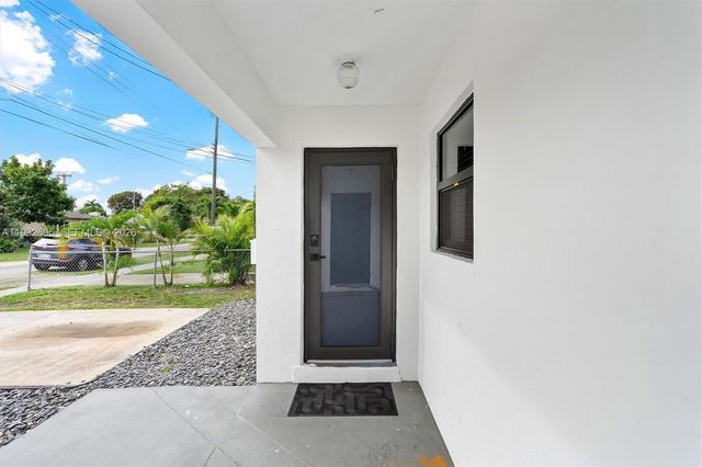 722 SW 8th St, Hallandale Beach, FL 33009