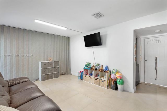 722 SW 8th St, Hallandale Beach, FL 33009