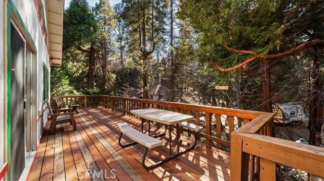 25172 Moon Drive, Crestline, CA 92325