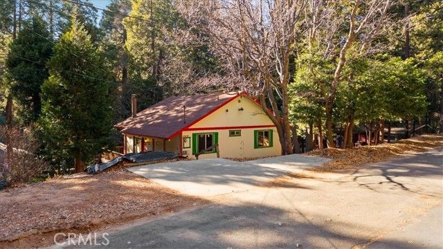 25172 Moon Drive, Crestline, CA 92325