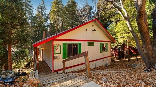 25172 Moon Drive, Crestline, CA 92325