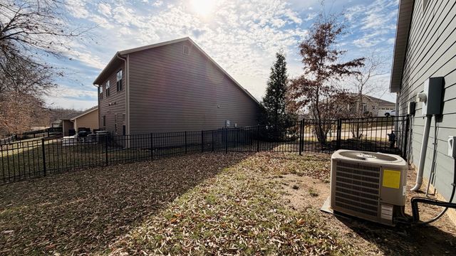 7406 ROSEDOWN DR, Columbia, MO 65203