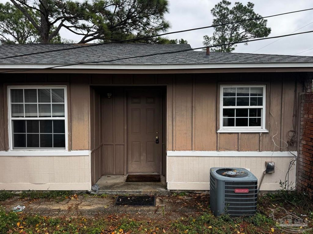 1460 Bakalane Ct A, Pensacola, FL 32504