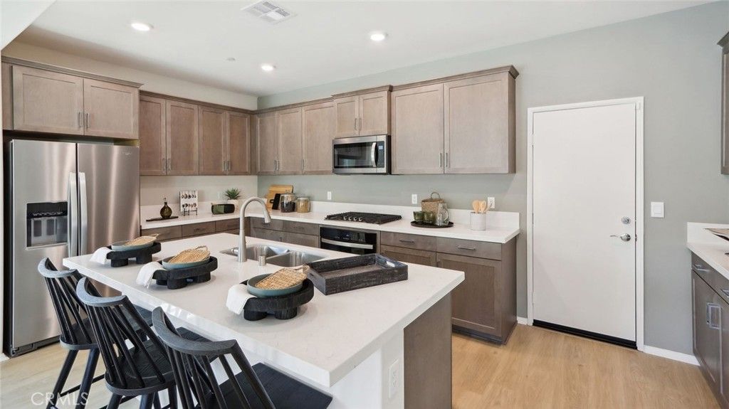 Image 6 of property listing at 30597 Camino Placer, Winchester, CA 92596