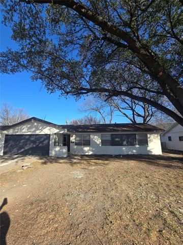 605 Colgate Drive, Lancaster, TX 75134