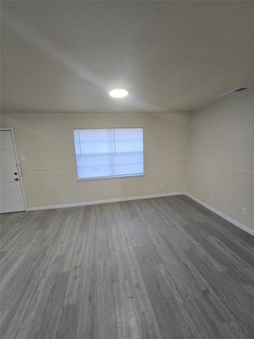 605 Colgate Drive, Lancaster, TX 75134