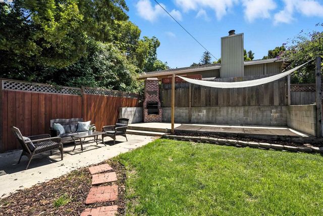 4030 Edwards Ave, Oakland, CA 94605