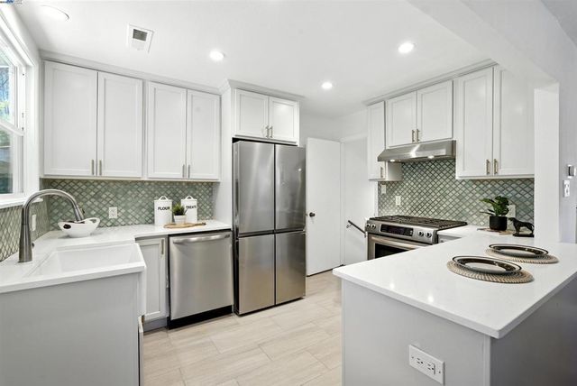 4030 Edwards Ave, Oakland, CA 94605