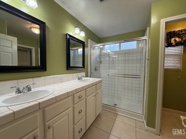 11912 Grecian Laurel Drive, Bakersfield, CA 93311