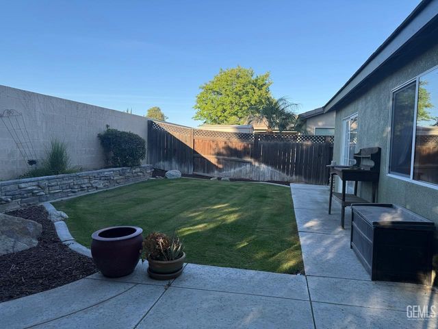 11912 Grecian Laurel Drive, Bakersfield, CA 93311