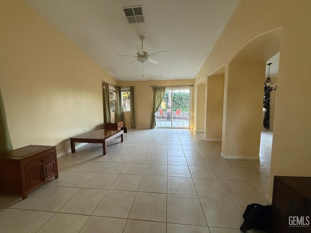 11912 Grecian Laurel Drive, Bakersfield, CA 93311