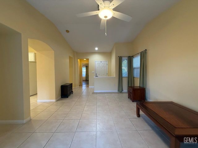 11912 Grecian Laurel Drive, Bakersfield, CA 93311