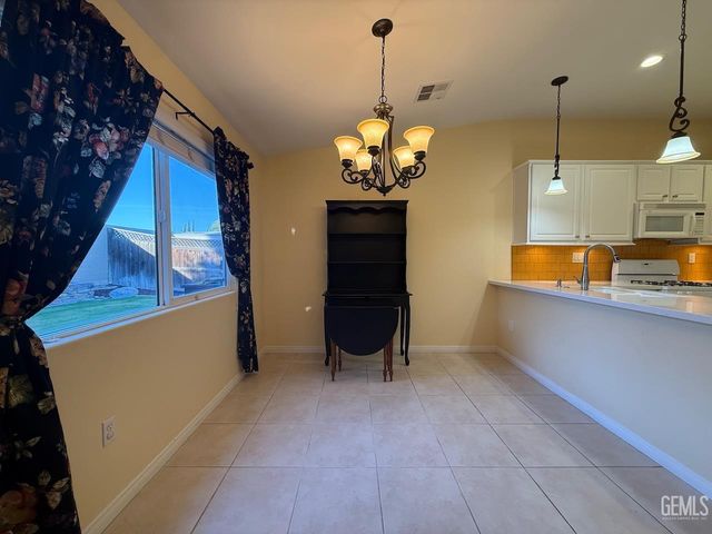 11912 Grecian Laurel Drive, Bakersfield, CA 93311