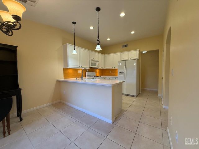 11912 Grecian Laurel Drive, Bakersfield, CA 93311