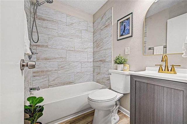 18407 E LEXINGTON Road, Independence, MO 64058