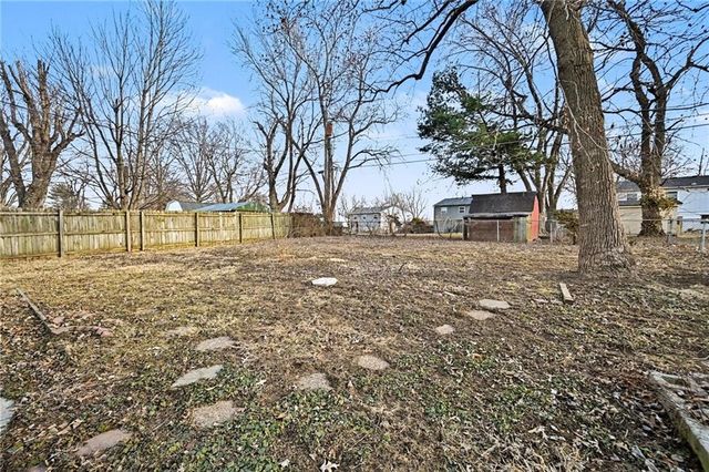 18407 E LEXINGTON Road, Independence, MO 64058