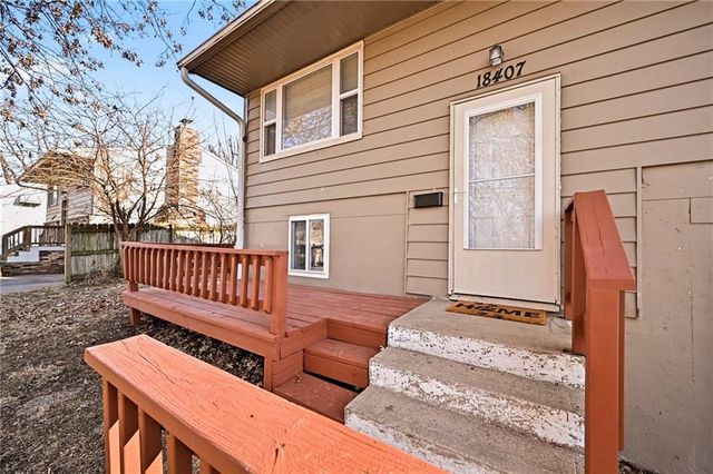 18407 E LEXINGTON Road, Independence, MO 64058