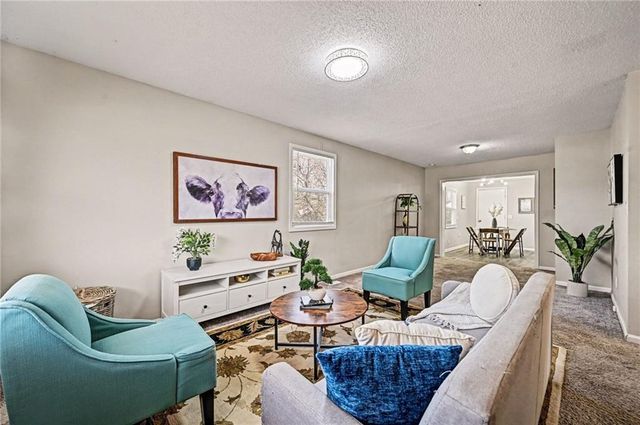 18407 E LEXINGTON Road, Independence, MO 64058