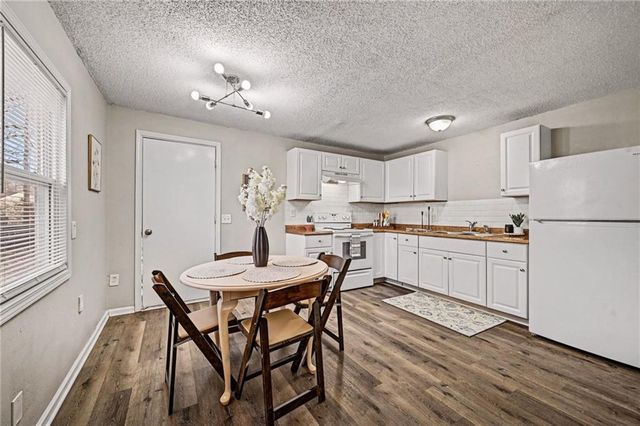 18407 E LEXINGTON Road, Independence, MO 64058