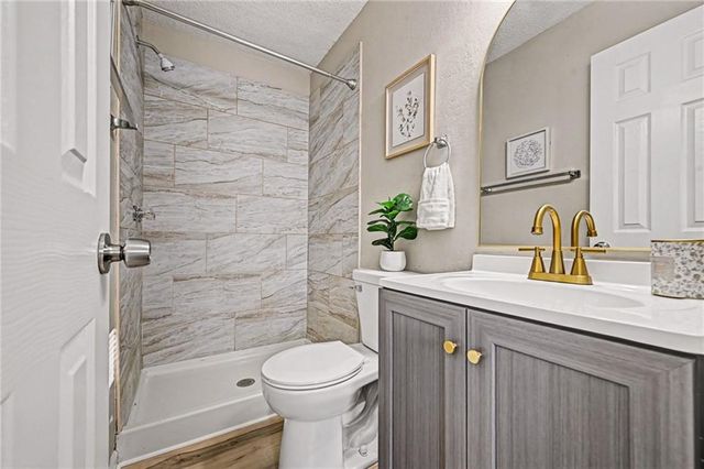 18407 E LEXINGTON Road, Independence, MO 64058