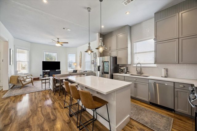 724 Broadway Street, Galveston, TX 77550