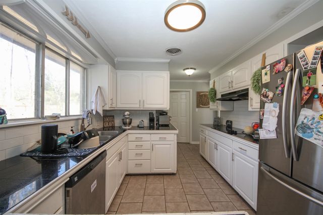 3703 Bridle Path, Marshall, TX 75672