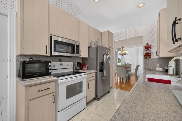 169 NW Bentley Cir, Port St. Lucie, FL 34986