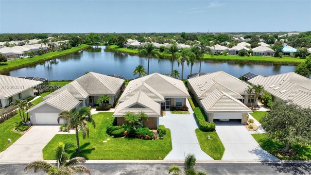 169 NW Bentley Cir, Port St. Lucie, FL 34986