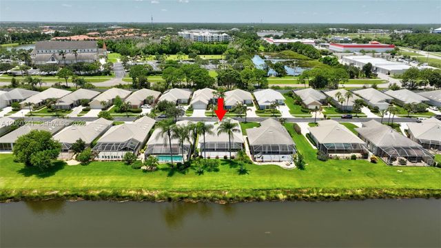 169 NW Bentley Cir, Port St. Lucie, FL 34986