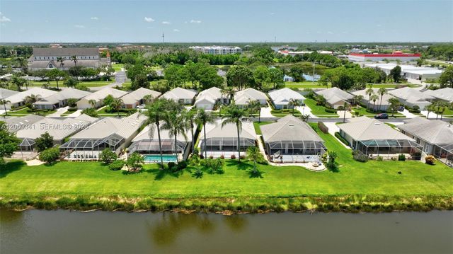 169 NW Bentley Cir, Port St. Lucie, FL 34986