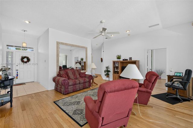 169 NW Bentley Cir, Port St. Lucie, FL 34986