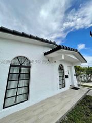 1097 E 1st Ave, Hialeah, FL 33010