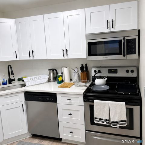 131 Milford St Extension B5, Plainville, CT 06062