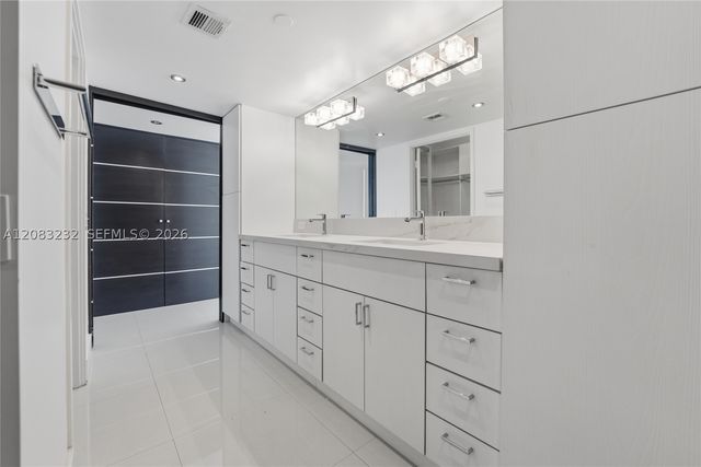 1541 Brickell Ave B3403, Miami, FL 33129