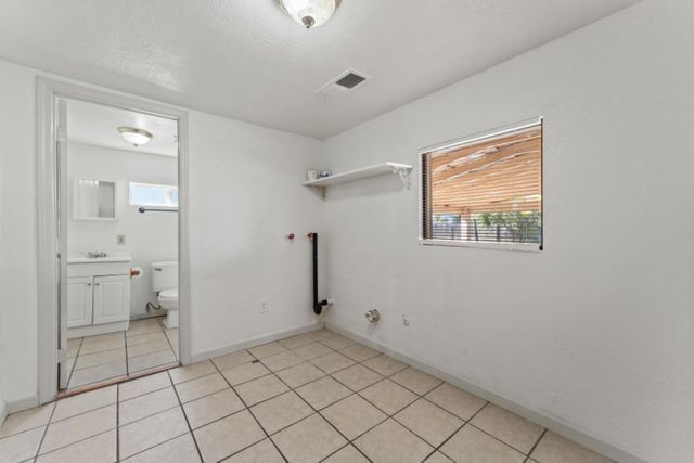 5192 Chestnut Rd, Olivehurst, CA 95961