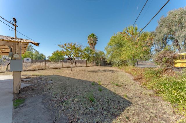 5192 Chestnut Rd, Olivehurst, CA 95961