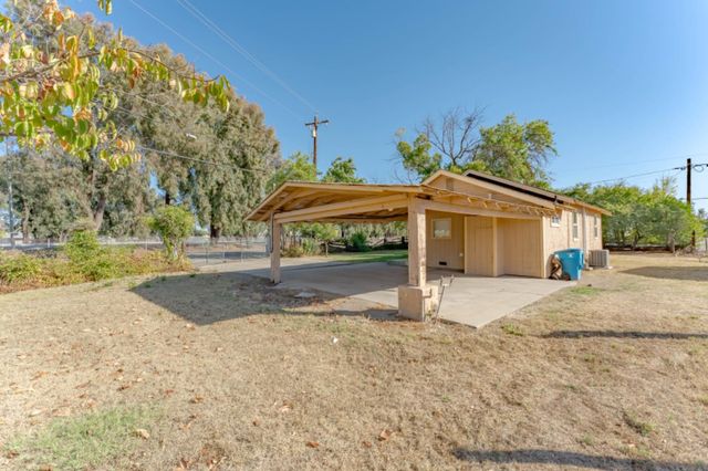 5192 Chestnut Rd, Olivehurst, CA 95961