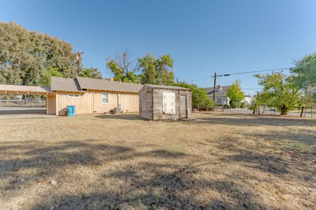 5192 Chestnut Rd, Olivehurst, CA 95961