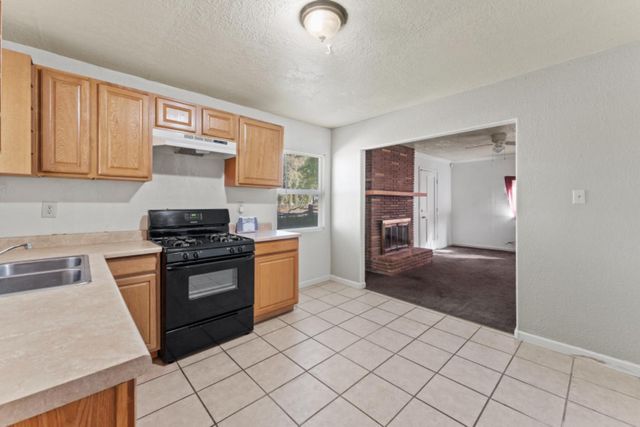 5192 Chestnut Rd, Olivehurst, CA 95961