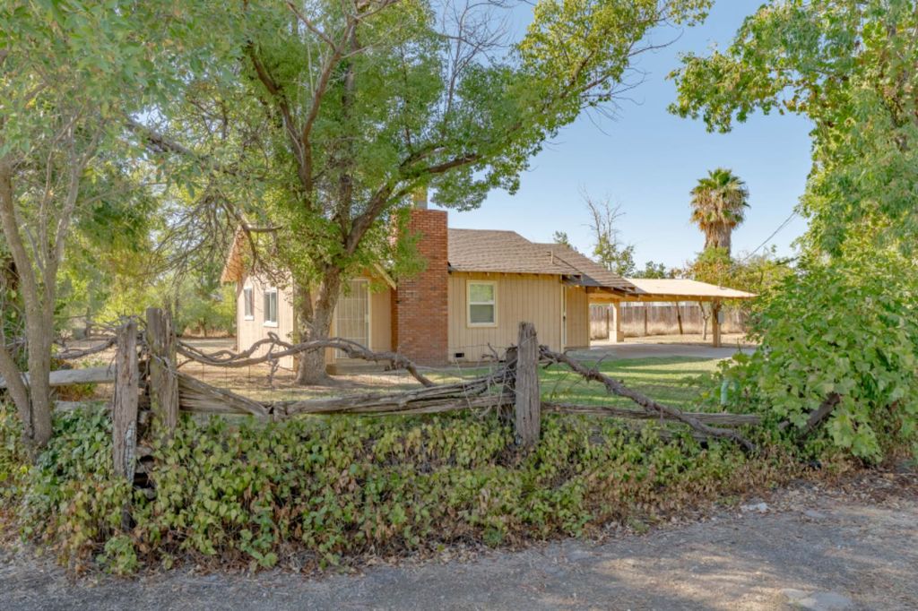 5192 Chestnut Rd, Olivehurst, CA 95961