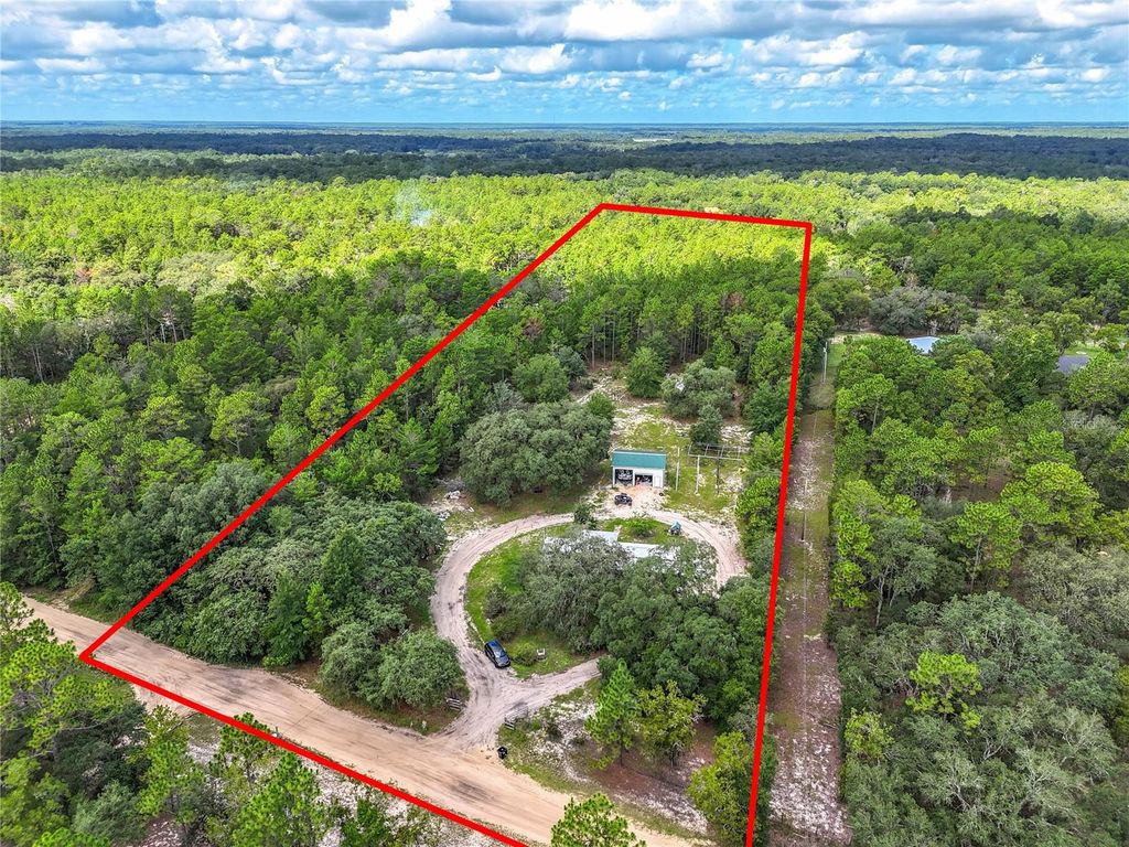 Image 13 of property listing at 5391 JENKINS LOOP DRIVE DRIVE, Keystone Heights, FL 32656