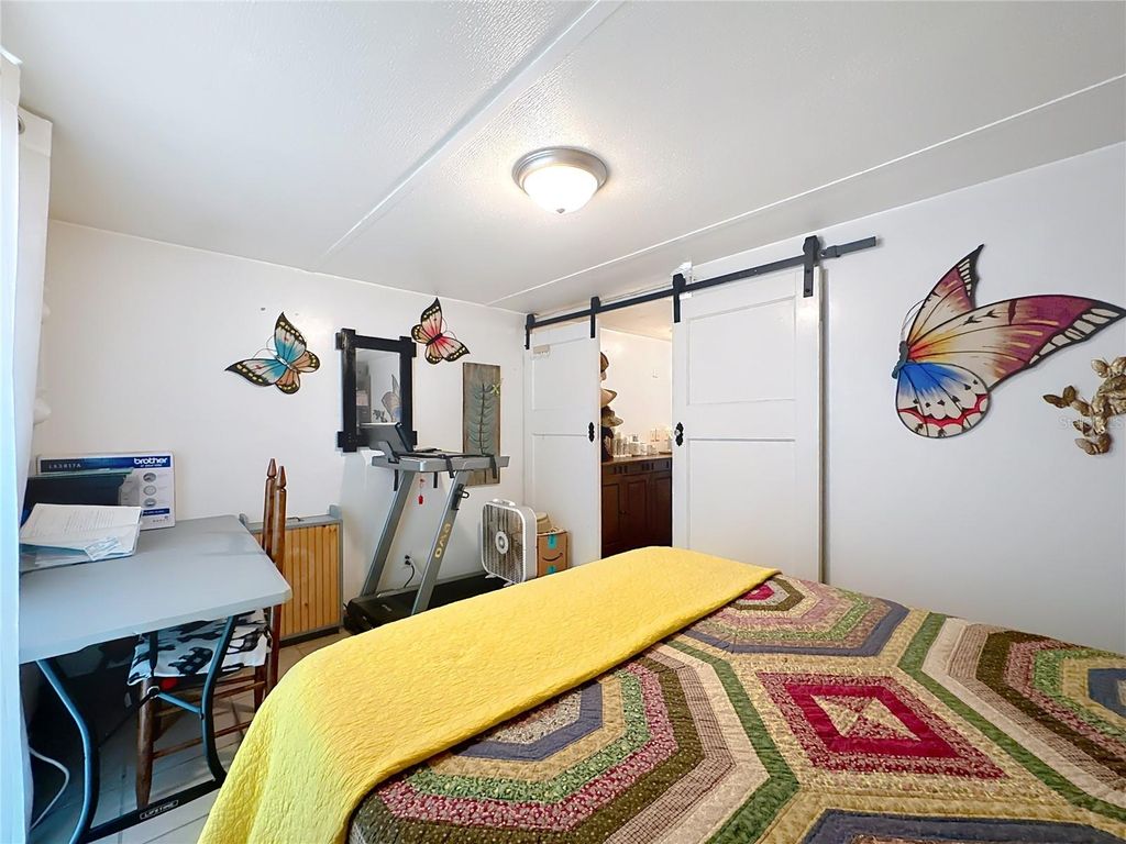 Image 27 of property listing at 5391 JENKINS LOOP DRIVE DRIVE, Keystone Heights, FL 32656