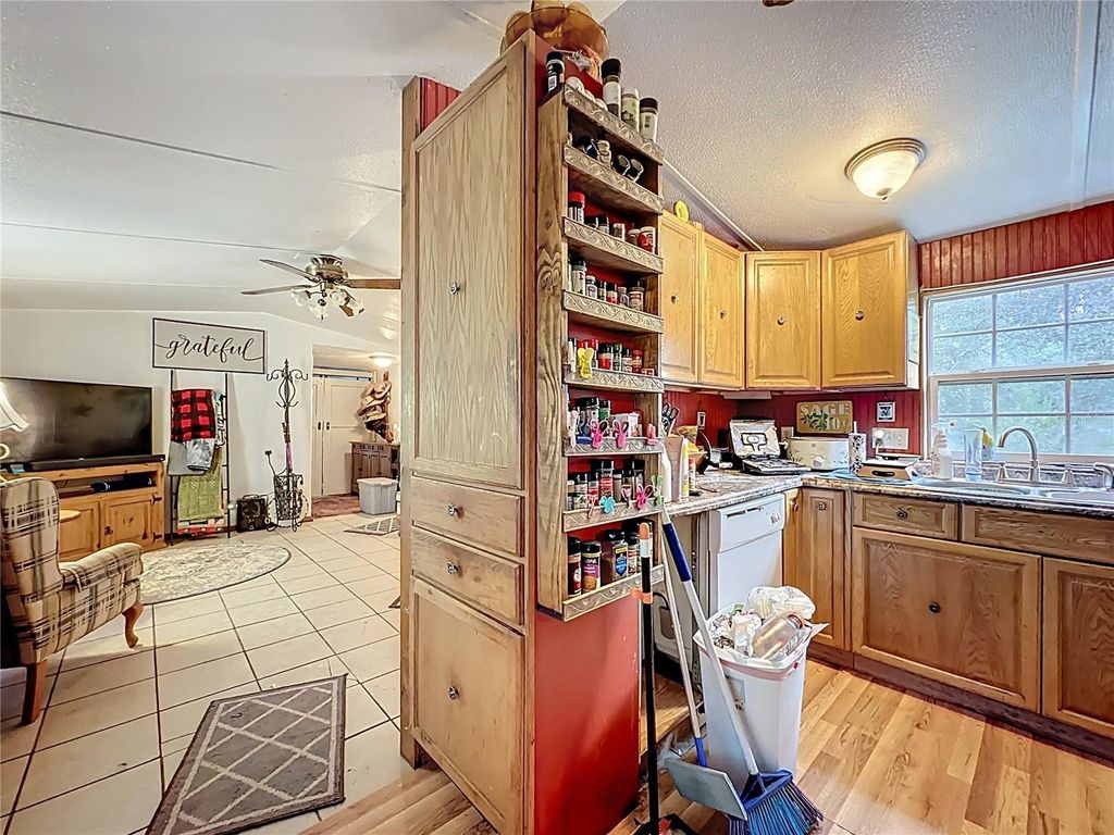 Image 43 of property listing at 5391 JENKINS LOOP DRIVE DRIVE, Keystone Heights, FL 32656