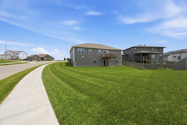 680 N 11TH Circle, Springfield, NE 68059