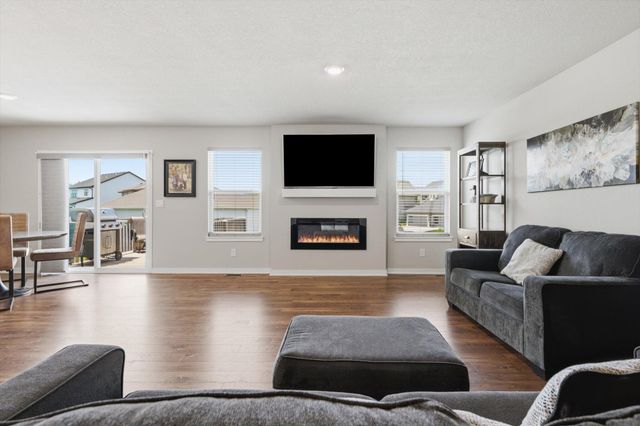 680 N 11TH Circle, Springfield, NE 68059
