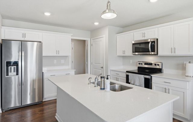 680 N 11TH Circle, Springfield, NE 68059